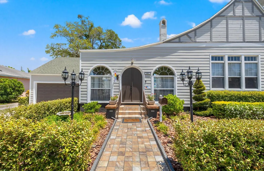 The Kenwood Gables B&B-1